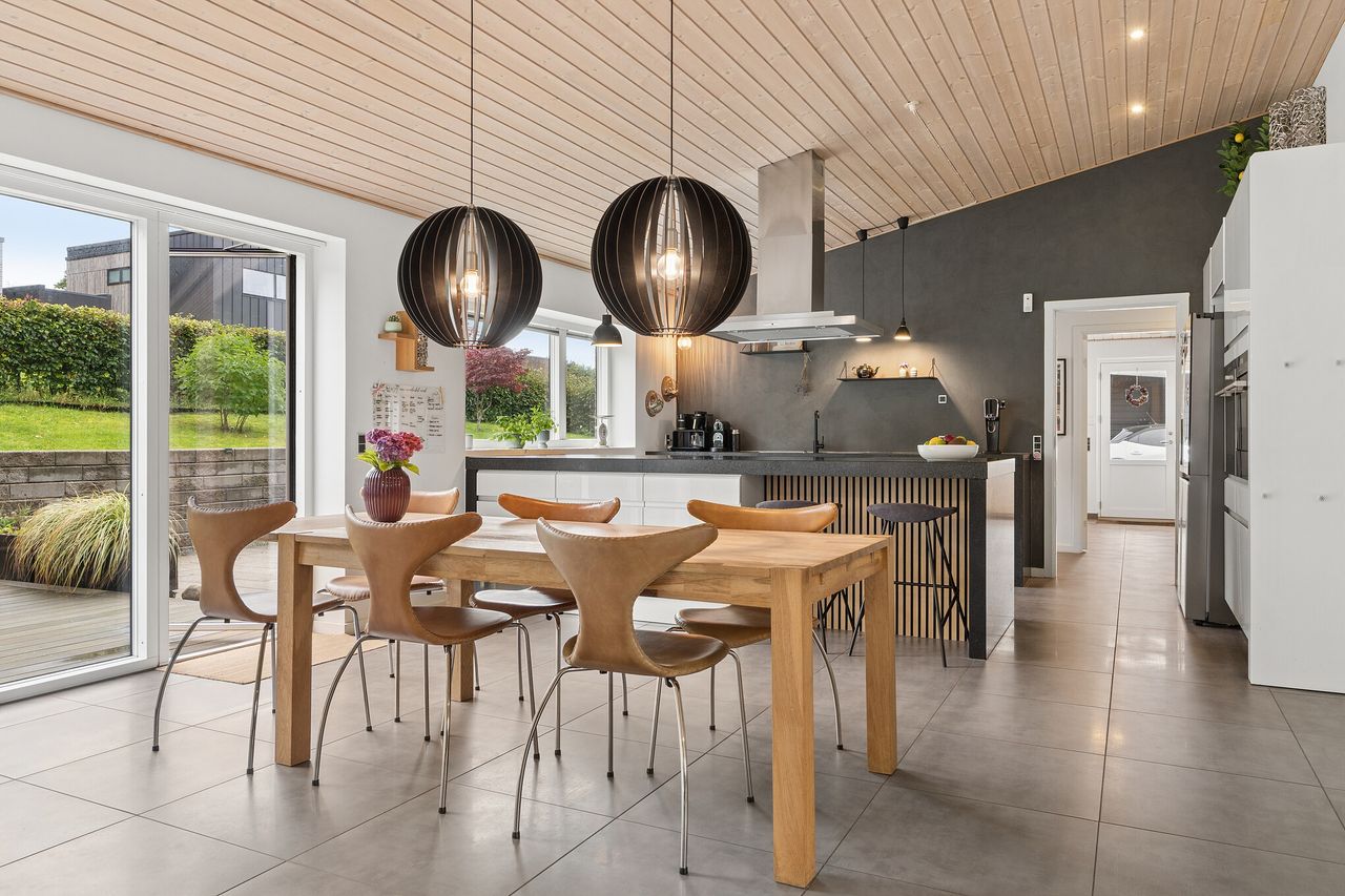 image 03